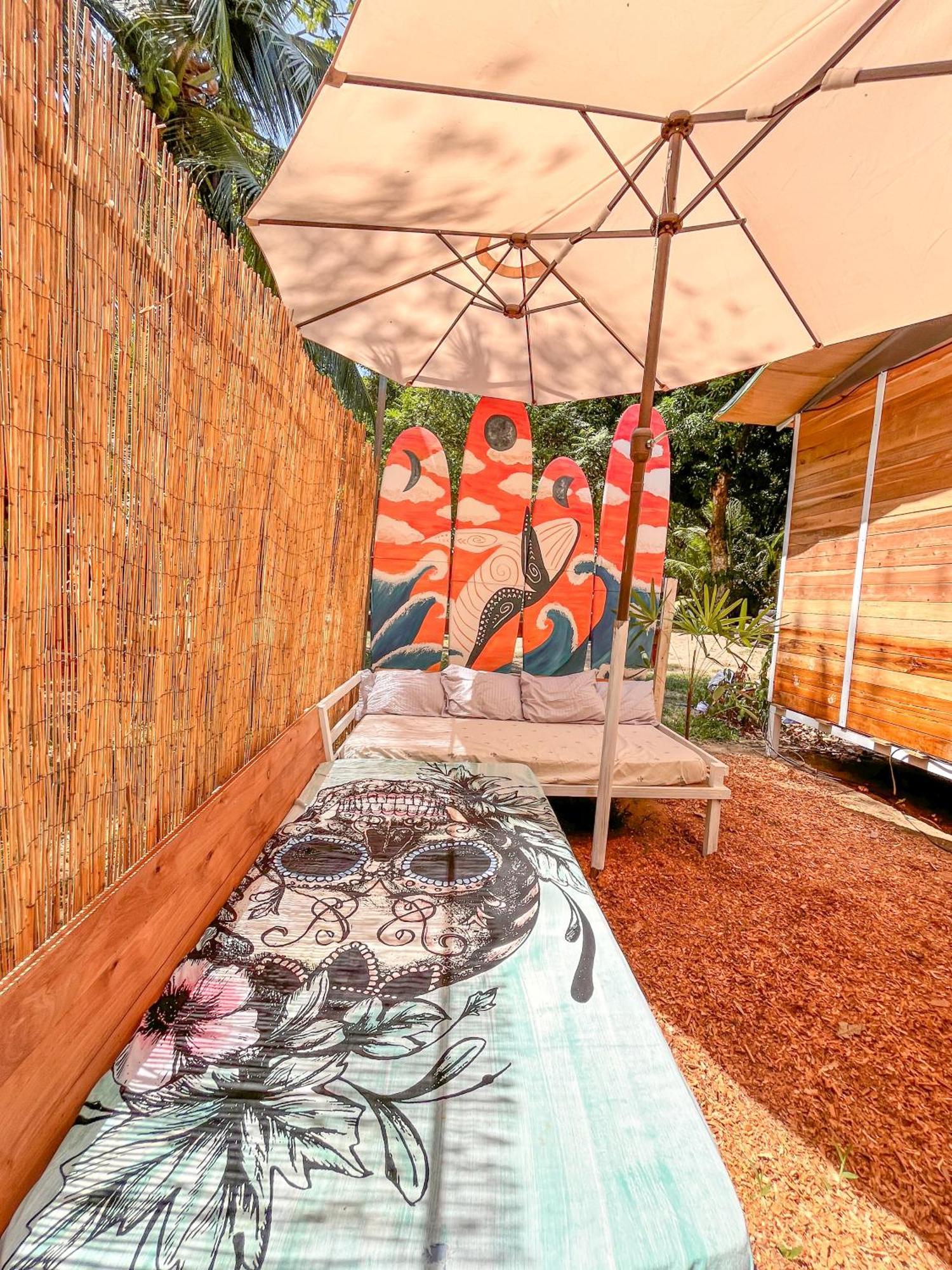Nomadic Surf Camp Hostel Uvita Ngoại thất bức ảnh