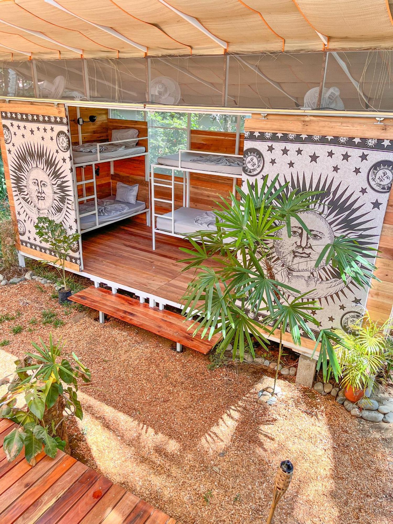 Nomadic Surf Camp Hostel Uvita Ngoại thất bức ảnh